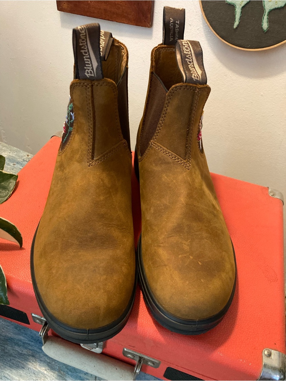 OOAK!! Embroidered Blundstone Boots Brown Leather women’s US size 9 EUC! - Picture 3 of 7